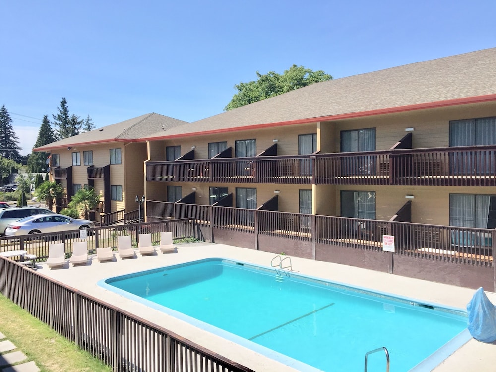 Howard Johnson by Wyndham Portland Airport in Portland, Or