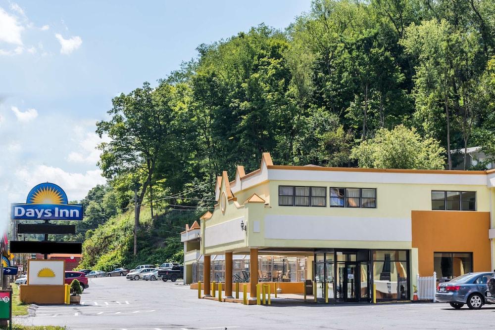 Days Inn by Wyndham Pittsburgh in Pittsburgh, Pa