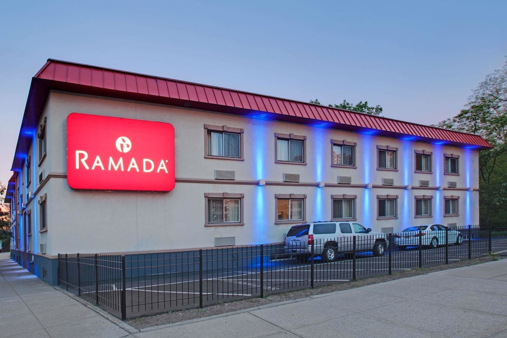 RAMADA BY WYNDHAM BRONX in New York, Ny