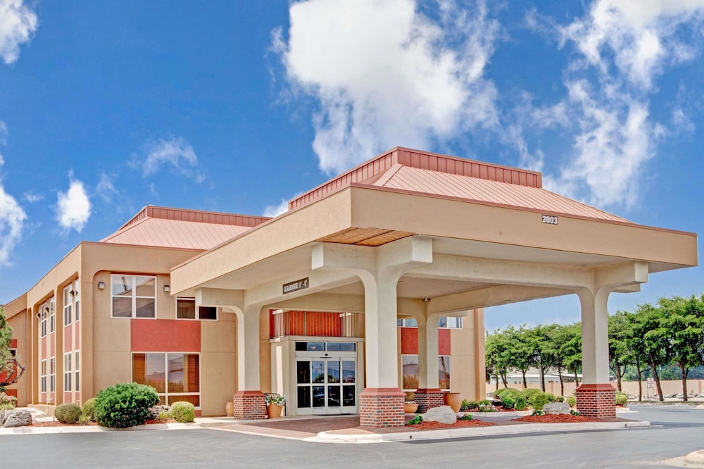 Ramada by Wyndham West Memphis in West Memphis, Ar