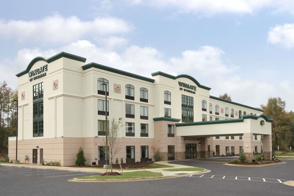 Holiday Inn Express & Suites Raleigh West in Raleigh, Nc