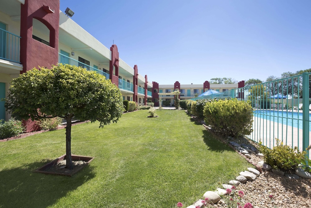 Days Inn by Wyndham Santa Fe New Mexico in Santa Fe, Nm