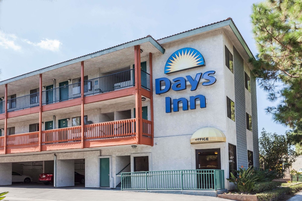 Days Inn by Wyndham Anaheim West in Anaheim
