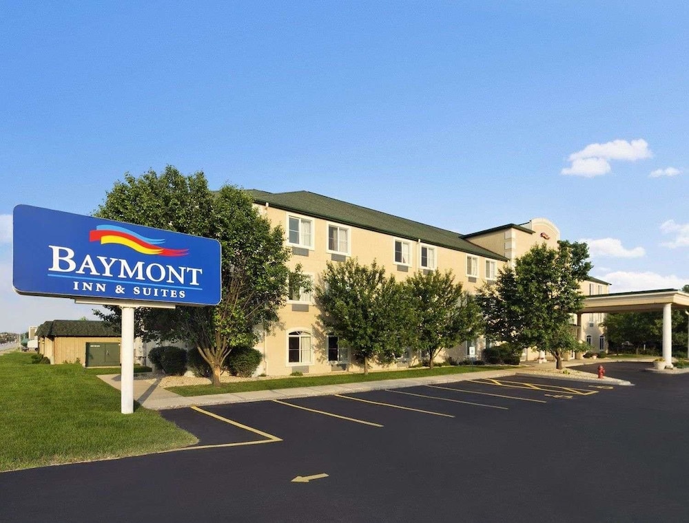 BAYMONT BY WYNDHAM DEKALB in Dekalb, Il