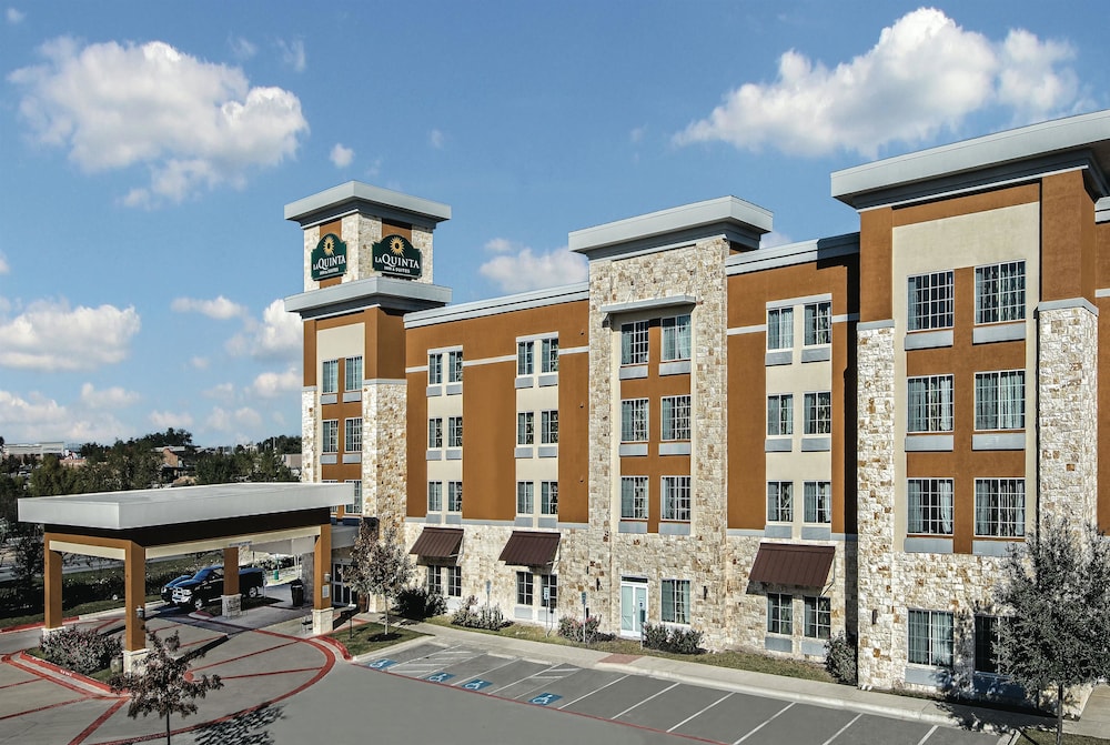 La Quinta Inn & Suites by Wyndham Austin - Cedar Park in Austin, Tx