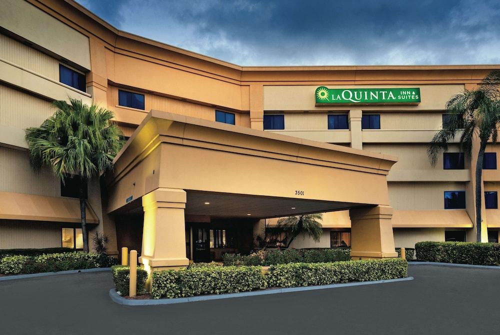 La Quinta Inn & Suites by Wyndham Miami Airport East in Miami