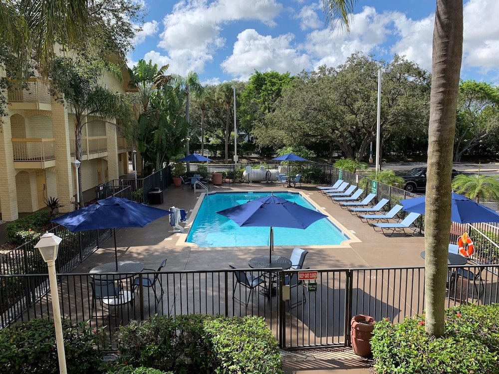 La Quinta Inn by Wyndham Deerfield Beach I-95 at Hillsboro E in Fort Lauderdale, Fl