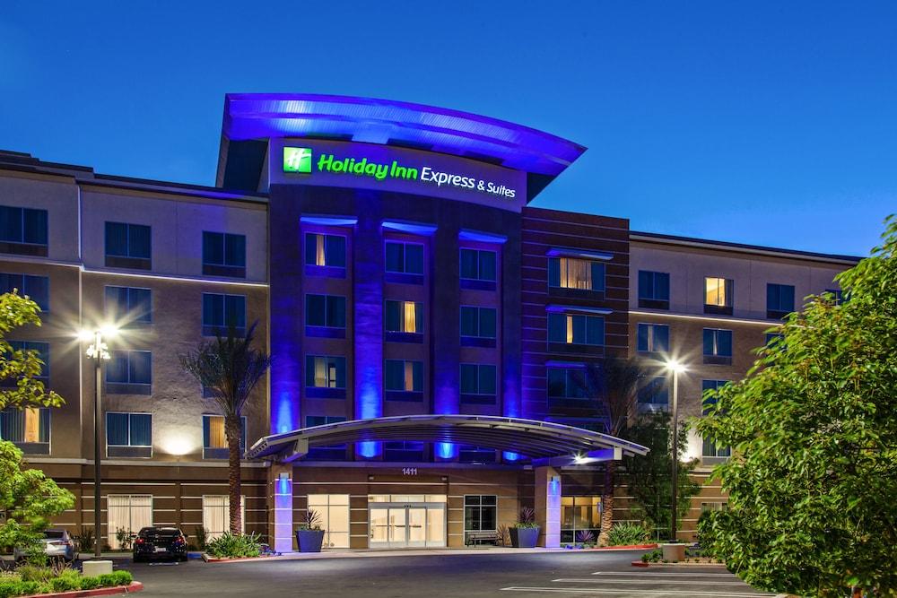 Holiday Inn Express & Suites Anaheim Resort Area By IHG in Anaheim