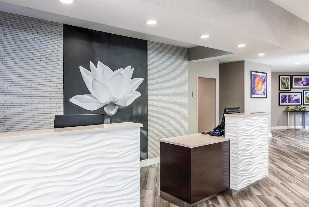 La Quinta Inn & Suites by Wyndham Orlando Airport North in Orlando