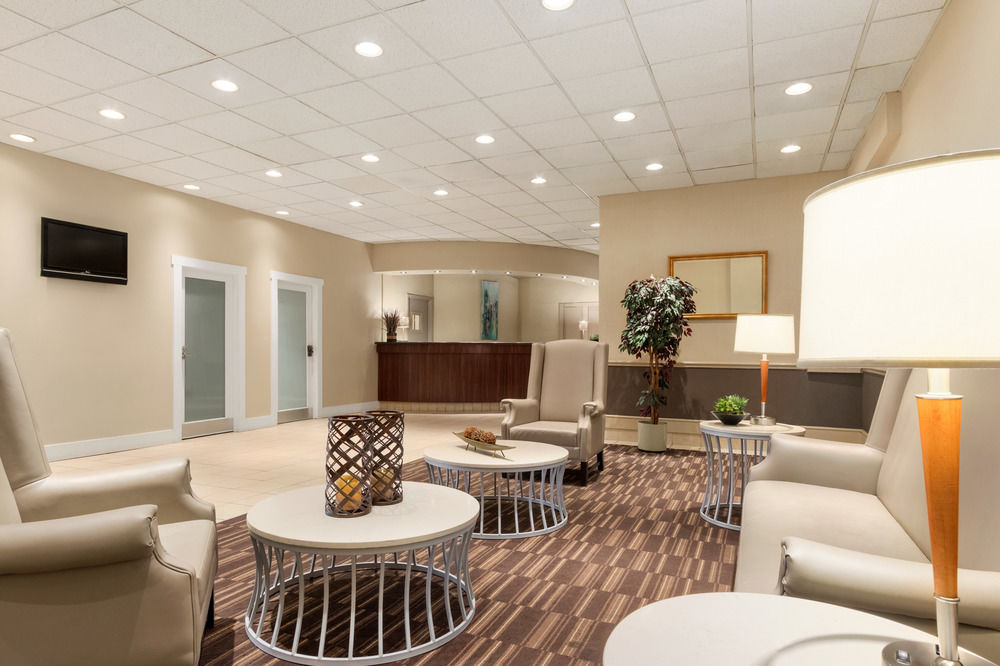 TRAVELODGE HOTEL BY WYNDHAM CALGARY INTL AIRPORT S in Calgary