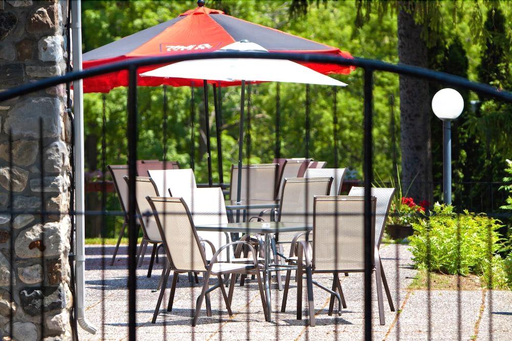 RAMADA BY WYNDHAM OTTAWA ON THE RIDEAU in Ottawa, On