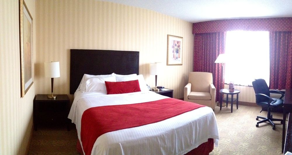DOUBLETREE BY HILTON HOTEL TORONTO AIRPORT WEST in Mississauga