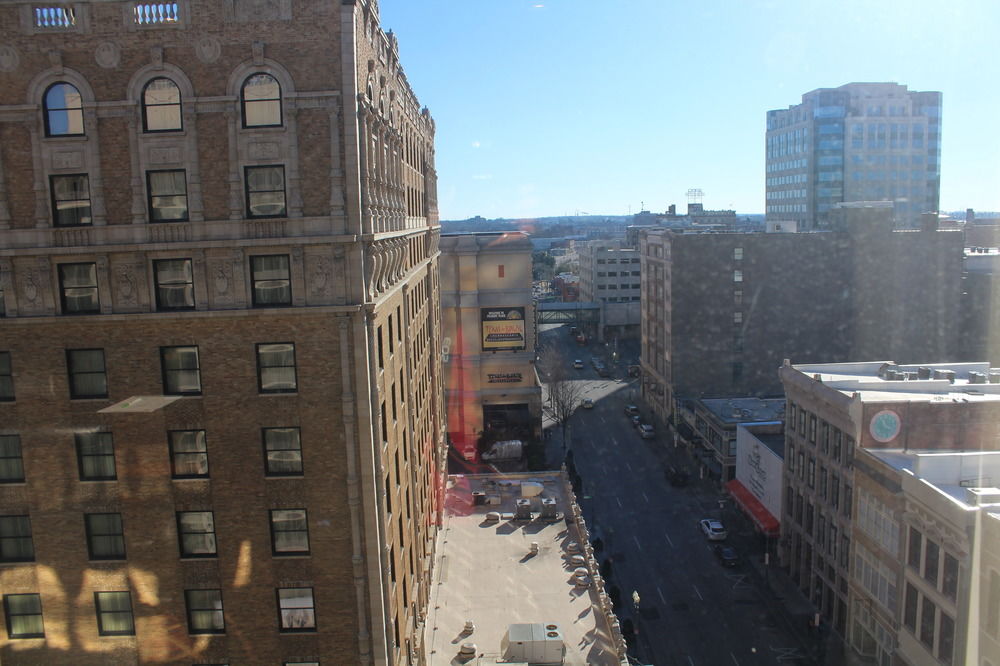 HOLIDAY INN MEMPHIS-DOWNTOWN (BEALE ST.) in Memphis