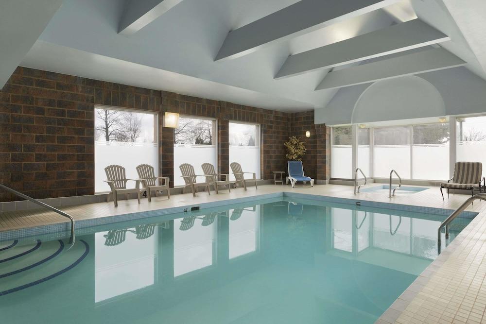 TRAVELODGE BY WYNDHAM VANCOUVER AIRPORT in Richmond, Bc