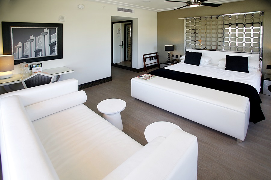 ROOM MATE WALDORF TOWERS in Miami Beach