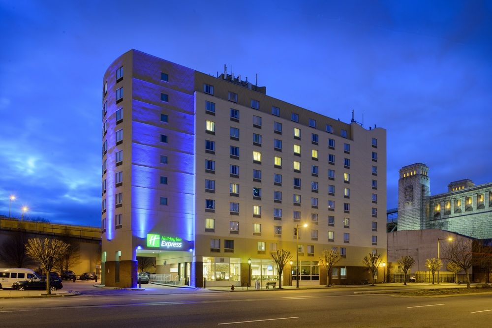 HOLIDAY INN EXPRESS PHILADELPHIA E - PENNS LANDING in Philadelphia, Pa
