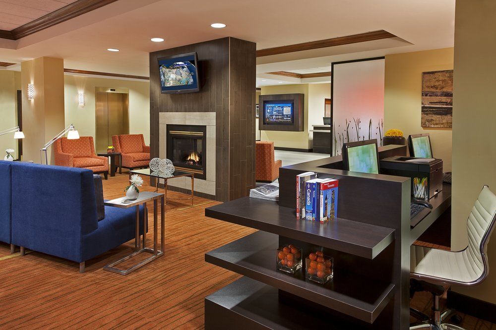 COURTYARD BY MARRIOTT TORONTO AIRPORT in Toronto