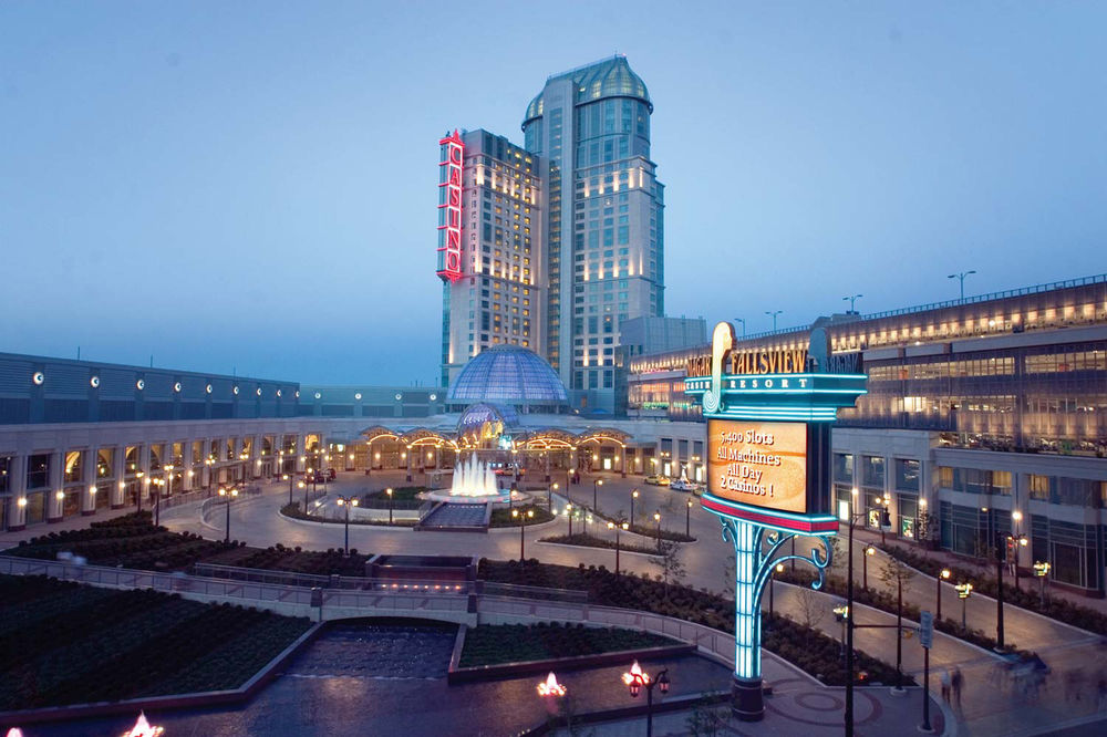 Hilton Niagara Falls/Fallsview Hotel & Suites in Nniagara Falls