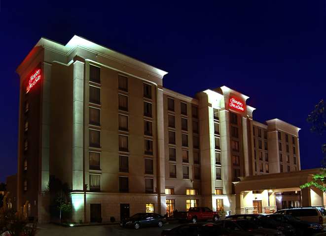 Hampton Inn & Suites by Hilton Windsor in Windsor