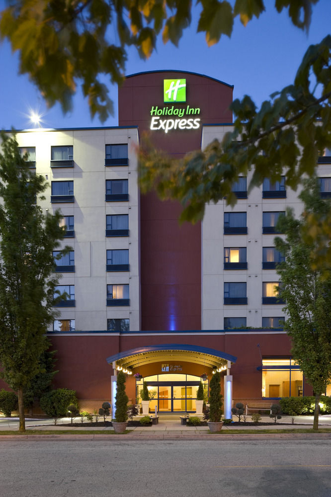 HOLIDAY INN EXPRESS VANCOUVER AIRPORT in Richmond, Bc