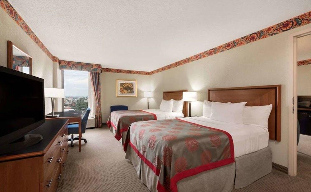 DoubleTree by Hilton Laredo in Laredo, Tx