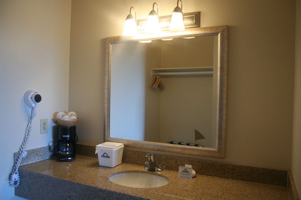DAYS INN BY WYNDHAM LAKE HAVASU in Lake Havasu City