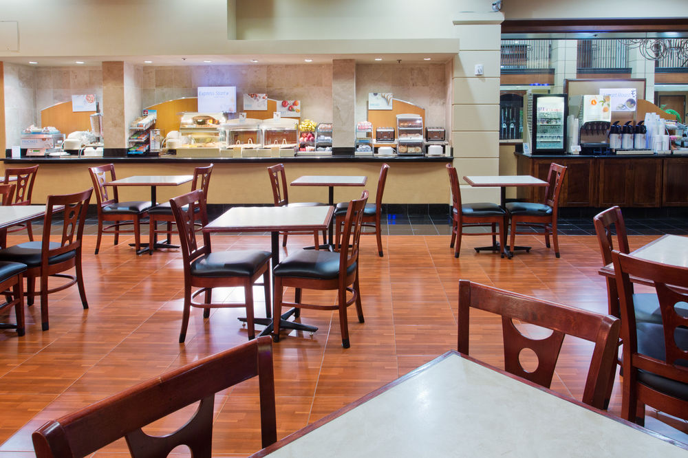 HOLIDAY INN EXPRESS HOTEL & SUITES DFW AIRPORT in Irving