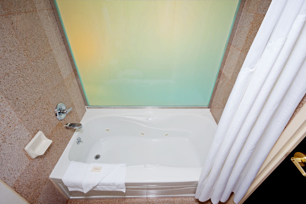 HOLIDAY INN EXPRESS BROOKLYN in New York, Ny