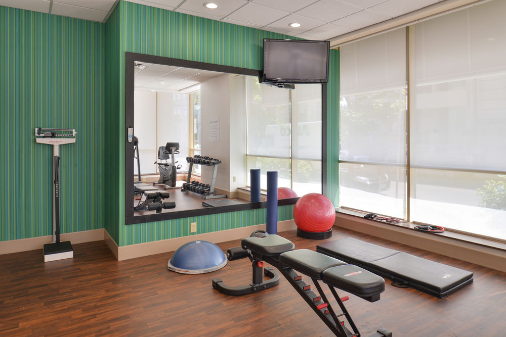 HOLIDAY INN EXPRESS & SUITES BUFFALO DOWNTOWN in Buffalo, Ny