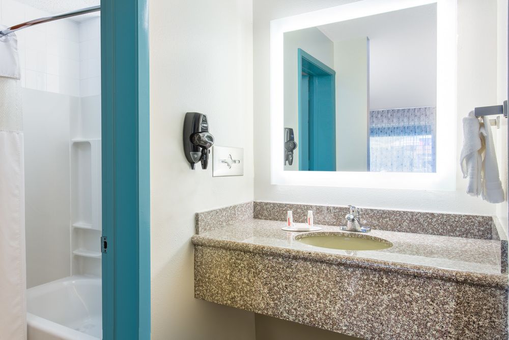 HOWARD JOHNSON BY WYNDHAM OCALA FL in Ocala, Fl