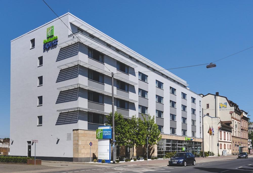 Holiday Inn Express Frankfurt - Messe in Frankfurt