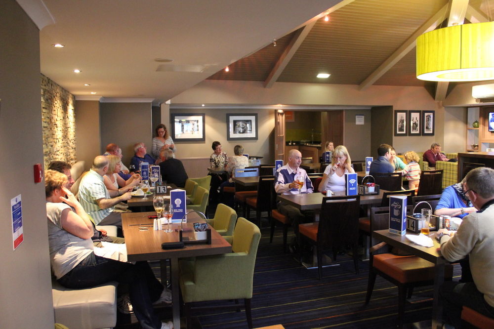 Holiday Inn Express Edinburgh Airport in Edinburgh