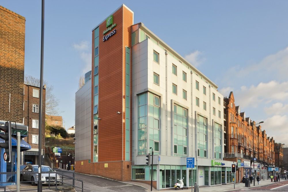 Holiday Inn Express London Swiss Cottage in London