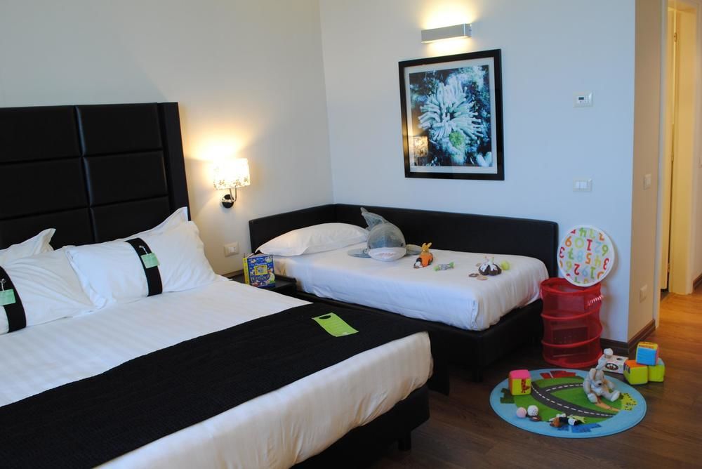 HOLIDAY INN GENOA CITY in Genoa