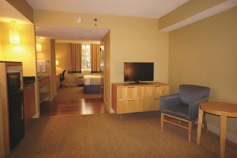 La Quinta Inn & Suites by Wyndham Sarasota Downtown in Sarasota