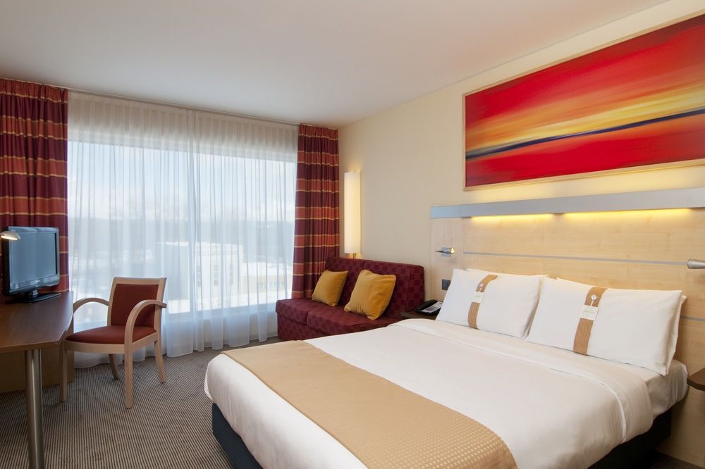 HOLIDAY INN EXPRESS ZURICH AIR in Ruemlang