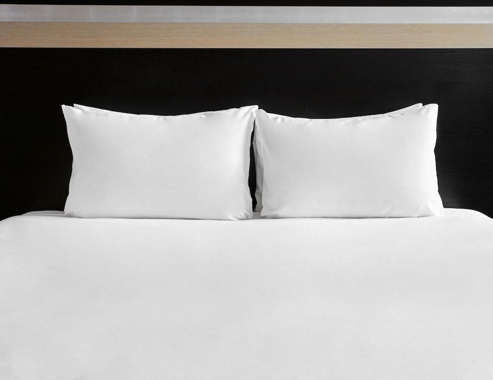 HOLIDAY INN PARIS - MONTMARTRE in Paris