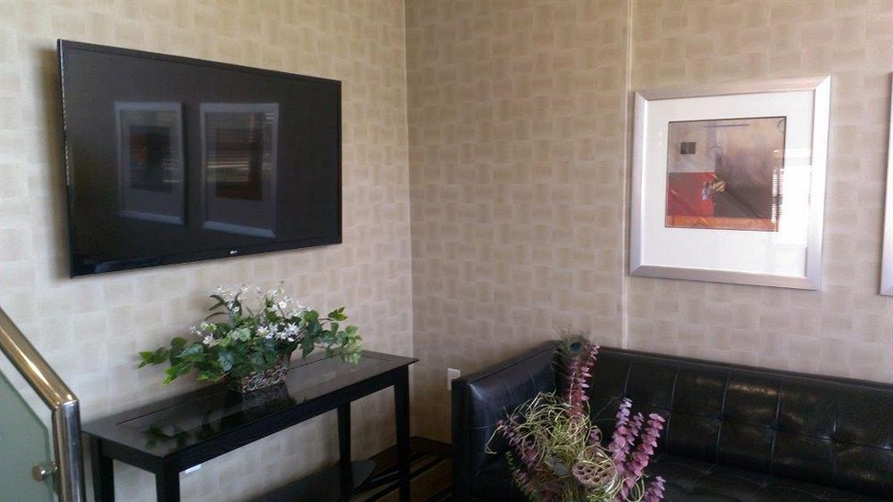 HOLIDAY INN EXPRESS LAGUARDIA ARPT in New York, Ny