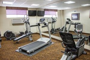 TRAVELODGE BY WYNDHAM OZONE PARK in New York, Ny