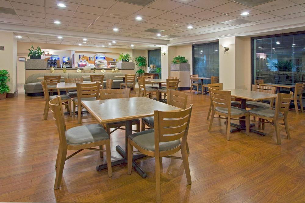 HOLIDAY INN EXPRESS & SUITES MIAMI-HIALEAH in Miami
