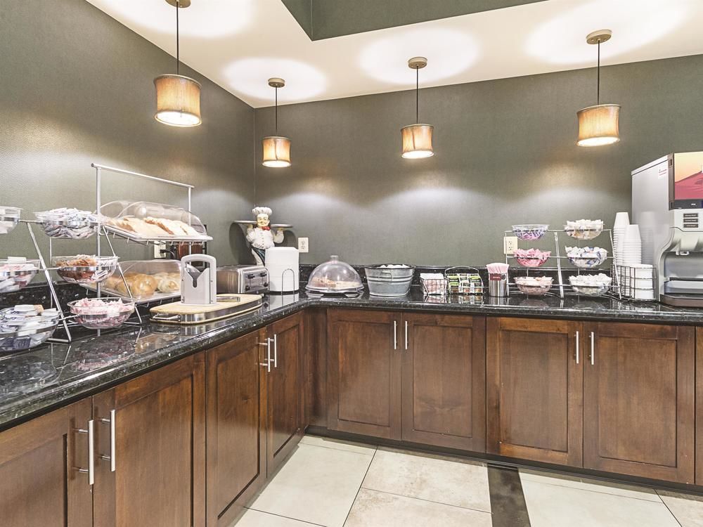 La Quinta Inn & Suites by Wyndham Bel Air/I-95 Exit 77A in Edgewood, Md