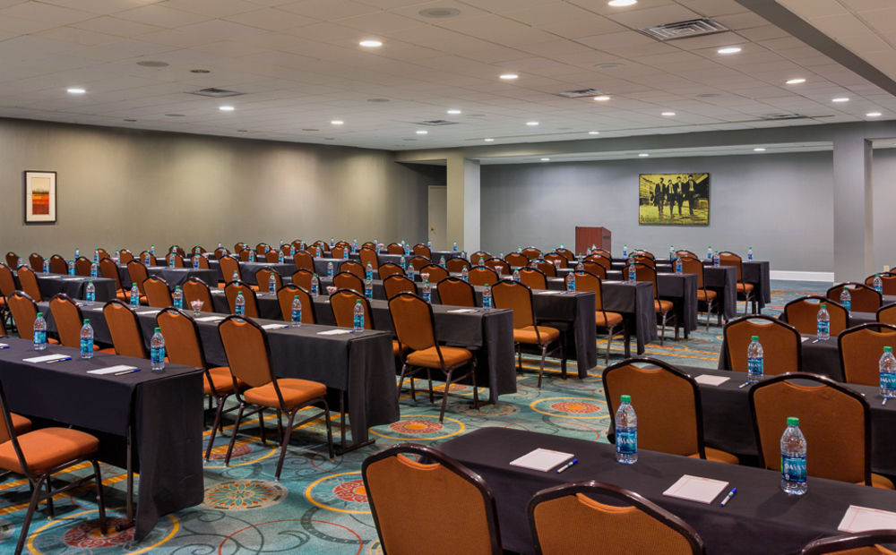 HOLIDAY INN EXPRESS NASHVILLE DOWNTOWN CONFERENCE CENTER in Nashville,Tn