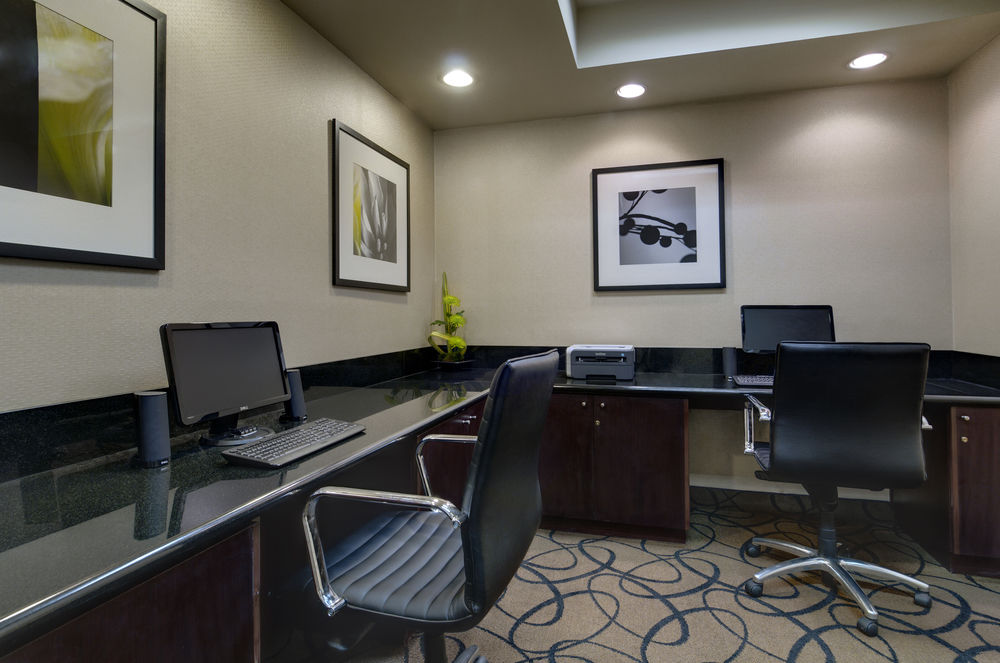 DoubleTree by Hilton Orange County Airport in Santa Ana