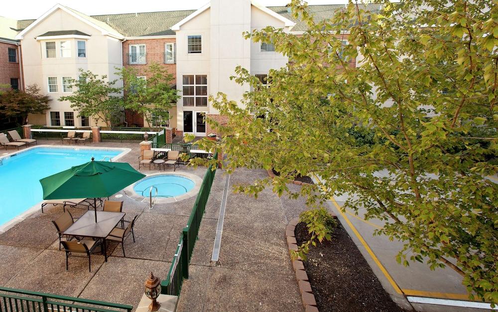 Homewood Suites by Hilton Kansas City-Airport in Kansas City, Mo