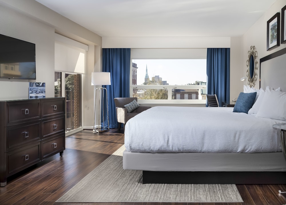 HILTON SAVANNAH DESOTO in Savannah