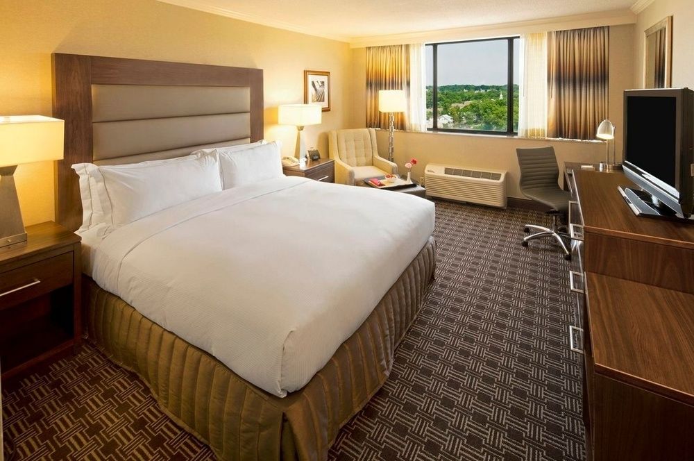 Hilton Arlington National Landing in Arlington