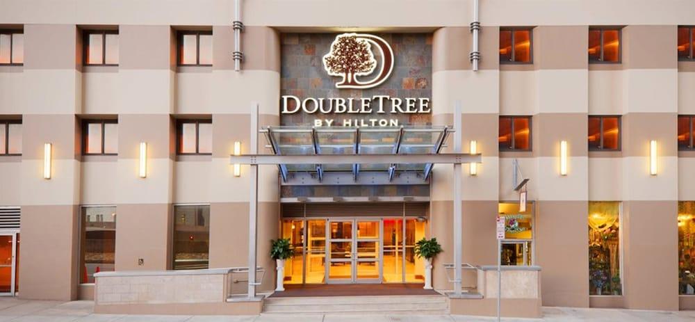 DoubleTree by Hilton Hotel & Suites Pittsburgh Downtown in Pittsburgh, Pa