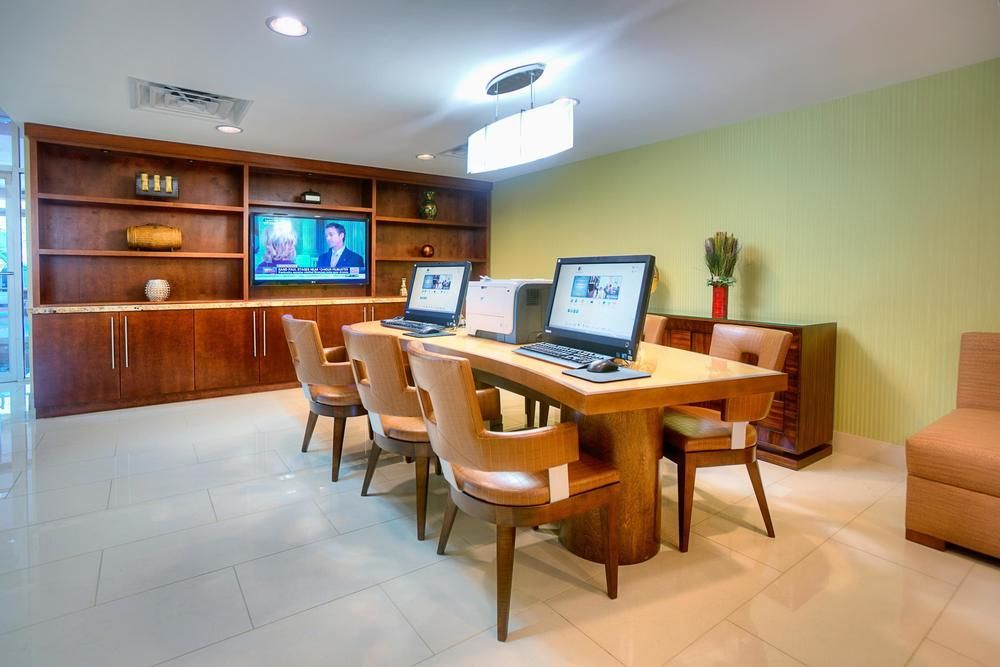 DoubleTree by Hilton Orlando Airport in Orlando