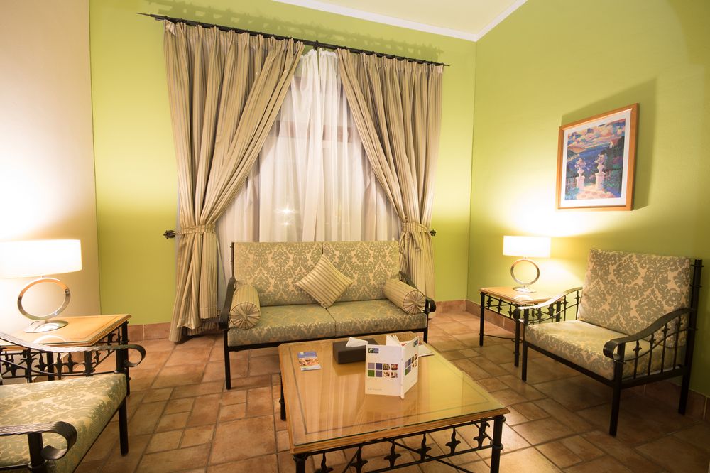HALF MOON BAY HOLIDAY INN RESORT in AL KHOBAR