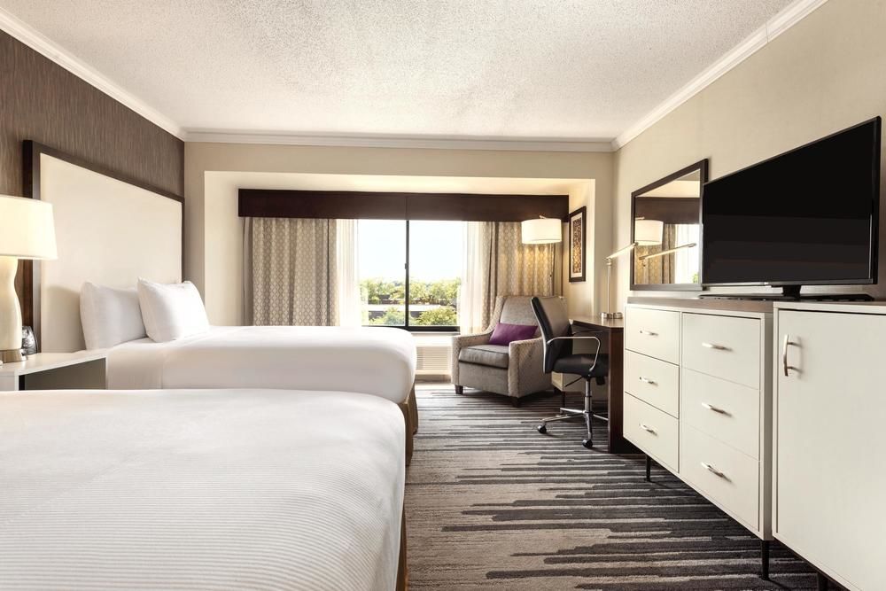 DoubleTree by Hilton Milwaukee - Brookfield in Brookfield, Wi